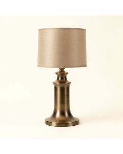 Deidra 27.5 `` Oiled Rubbed Table Lamp (synthetic illustration; no displayed measurements)