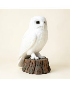 Snowy Owl On Stump Statue (synthetic illustration; no displayed measurements)