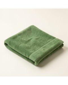 Holly Arc Bath Towel (synthetic illustration; no displayed measurements)