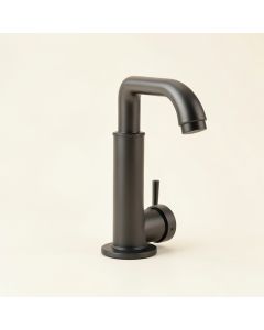 Artifacts Single-Hole Kitchen Sink Faucet With Pull-Down Spout And Berrysoft™ (synthetic illustration; no displayed measurements)