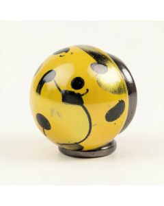 Oversized Handpainted 2 1/2 '' Bee Novelty Knob Multipack (synthetic illustration; no displayed measurements)
