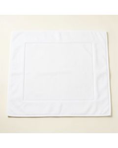 Alder Bridge Bath Mat - White (synthetic illustration; no displayed measurements)