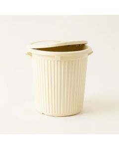 Hazel Bluff Closed Garden Compost Bin - Ivory (synthetic illustration; no displayed measurements)